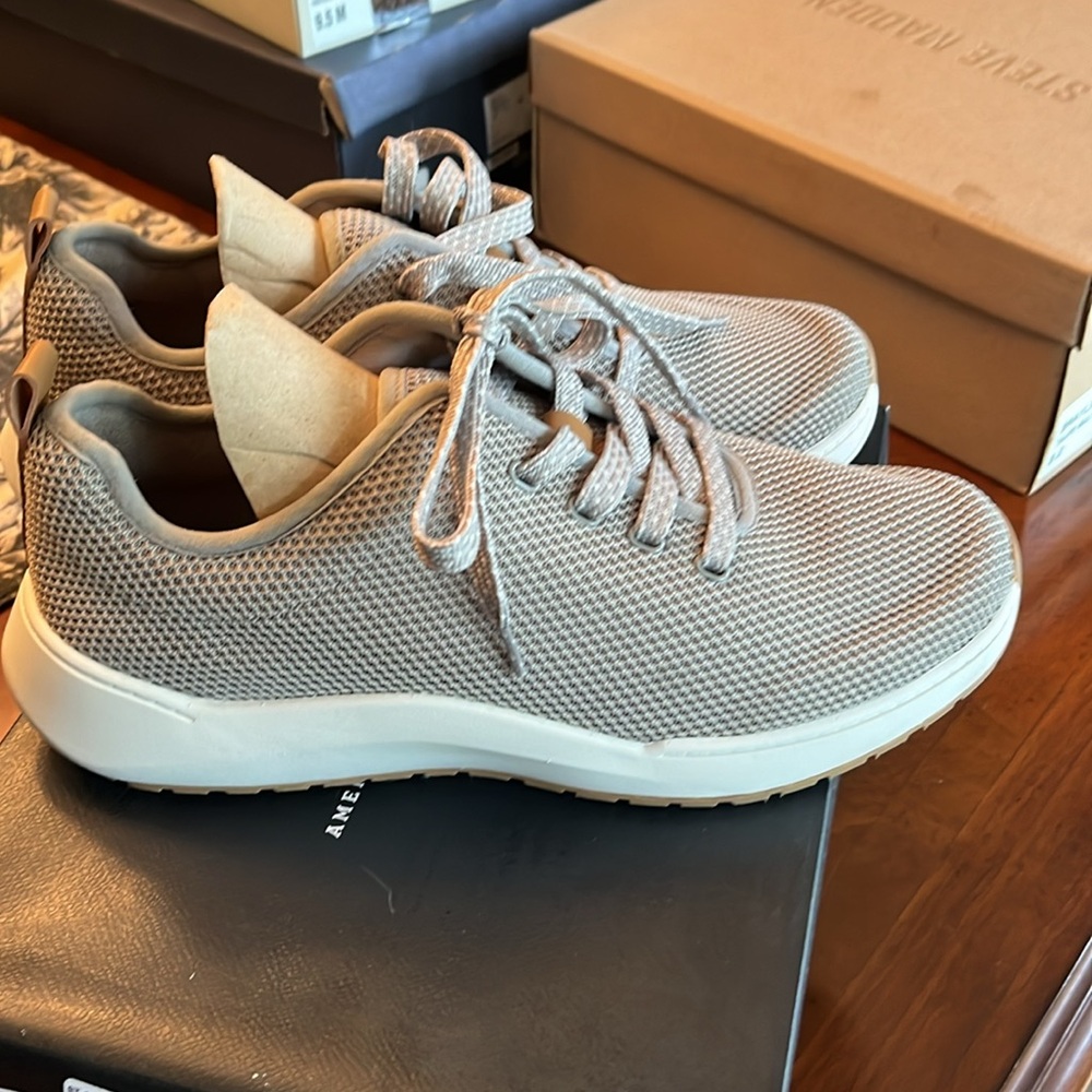 Dr Scholls. high hope soft gray sneakers 9m. - Picture 12 of 16